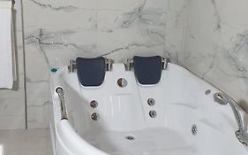 Elegant Rooms - Ultracentral - Jacuzzi Cu Hidromasaj